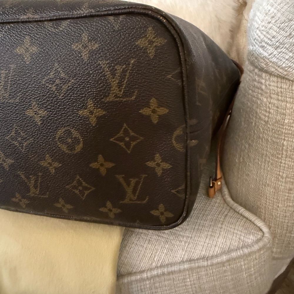 Louis Vuitton Classic Monogram Neverfull MM Tote - Picture 7 of 12